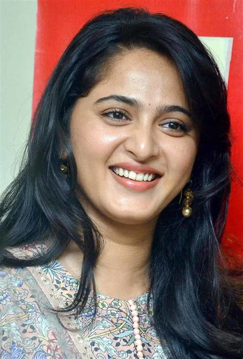 actress anushka age